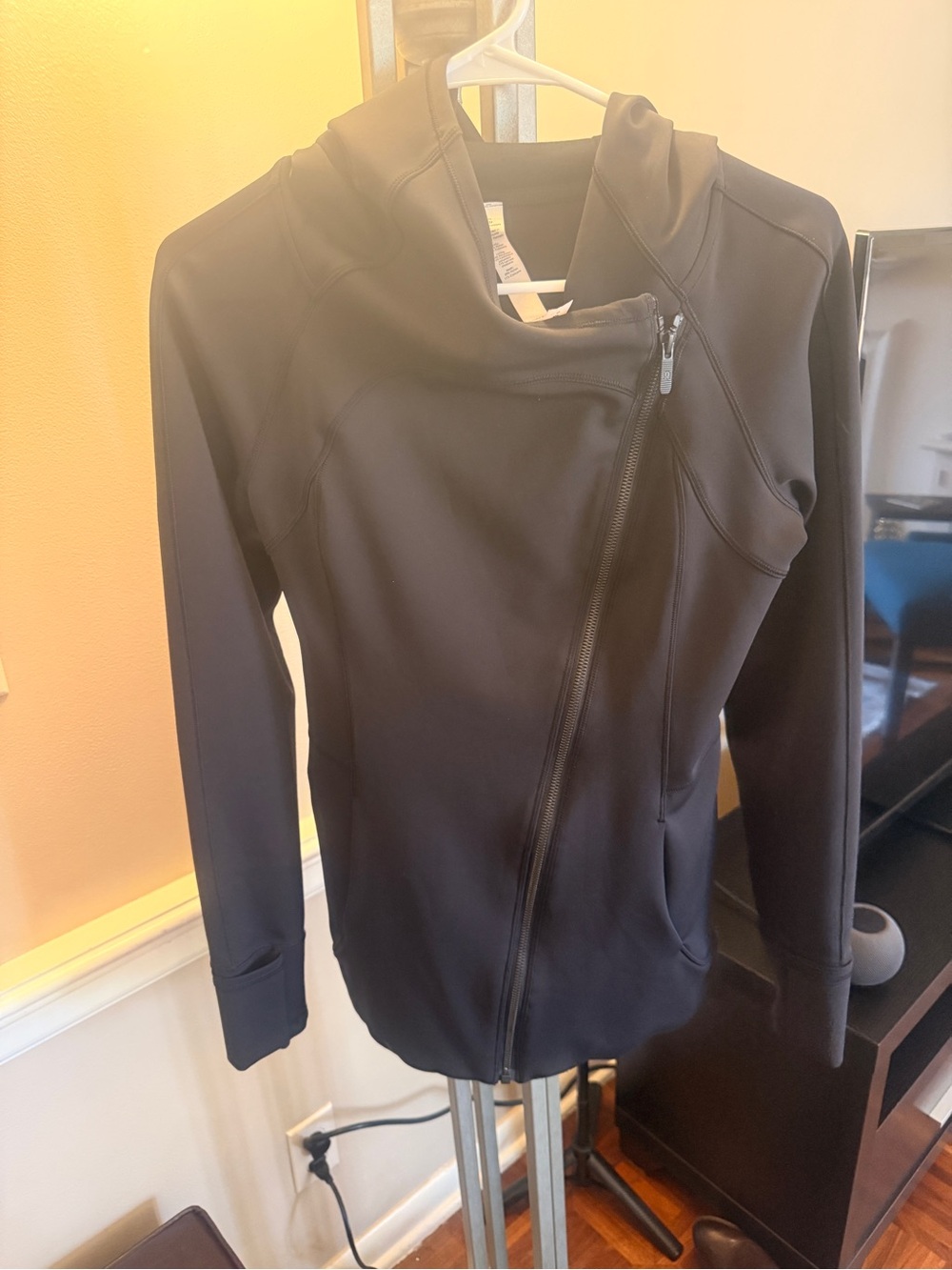 Women’s Lululemon Black Asymmetrical Zip Hooded Jacket